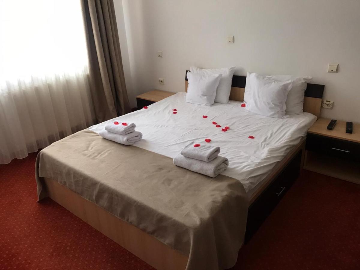 Flora Alpina Hotell Azuga Exteriör bild