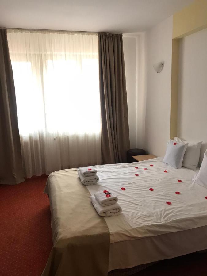 Flora Alpina Hotell Azuga Exteriör bild